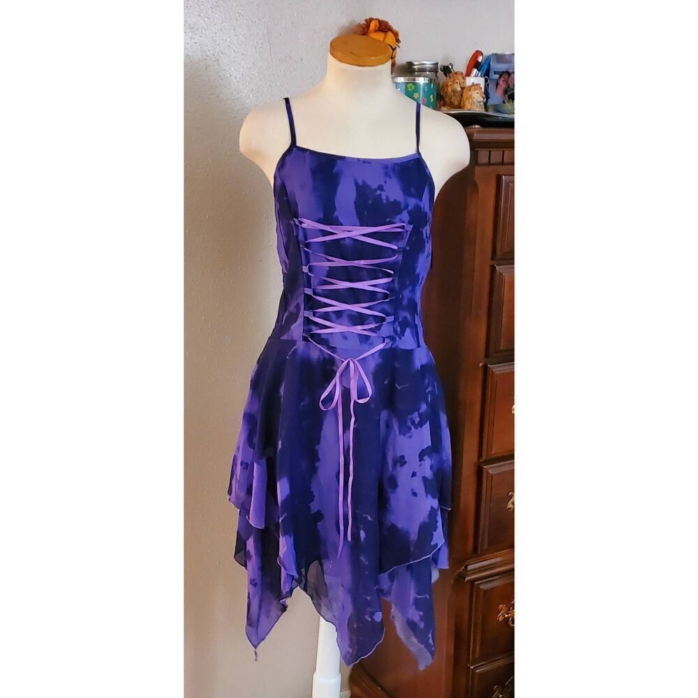 NWOT CHIC ME LACE UP DRESS WITH HANKERCHIEF HEM